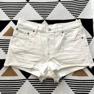 Levis 501 Jean Shorts in white
